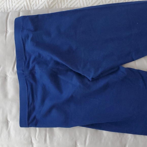 2/$30• Forever 21• Low Rise Cotton Cropped Leggings - Picture 4 of 8